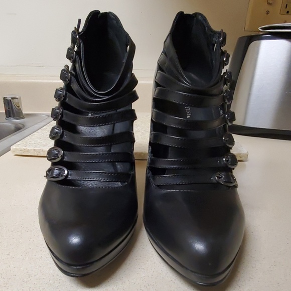 Fanco Fortini Black Leather Heels (Rare Find) - Picture 2 of 8